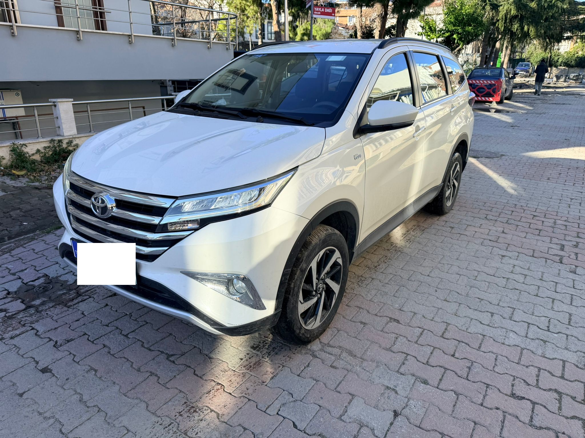 TOYOTA RUSH 7 SEATER